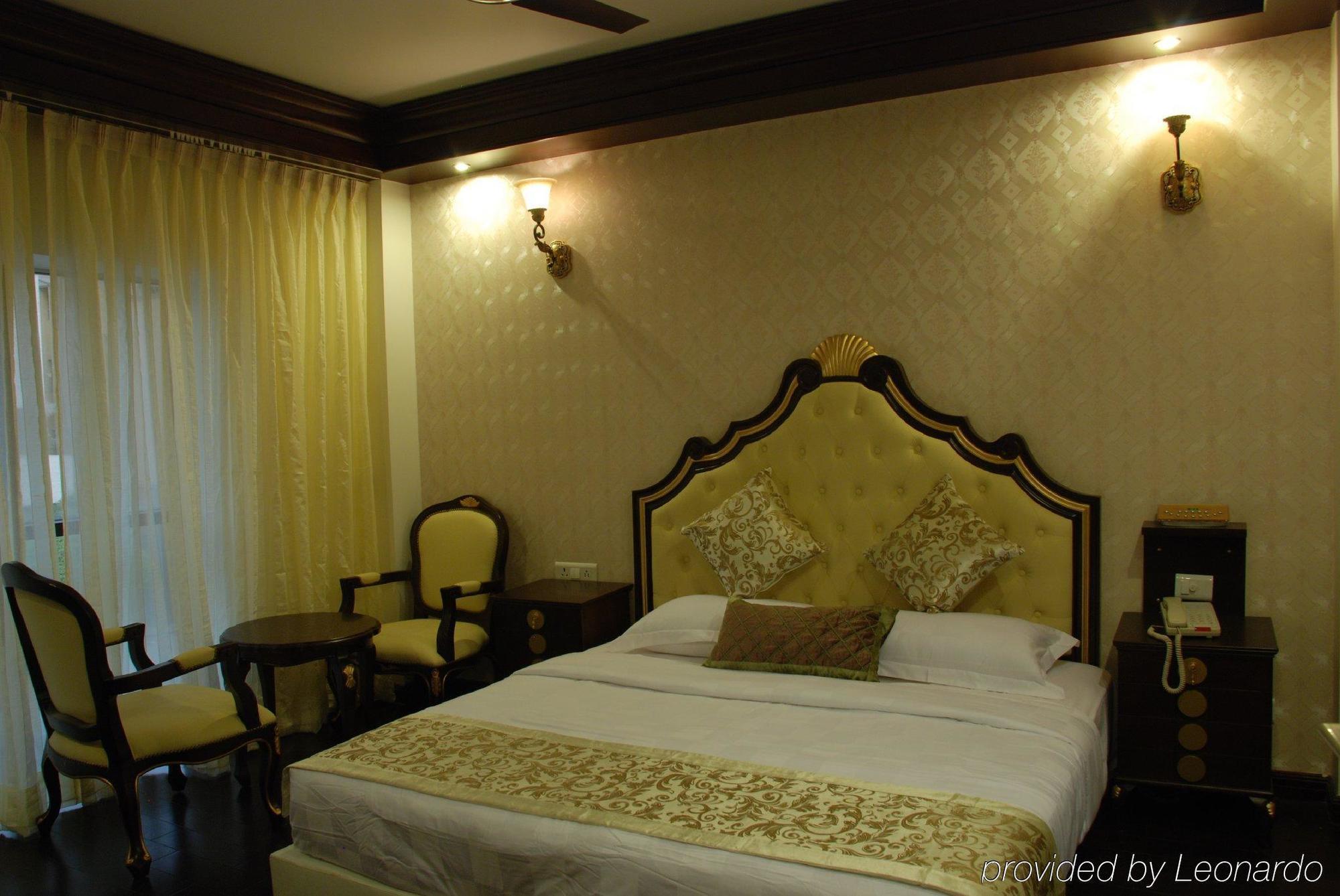 Treebo Tryst Royce New Friends Colony Hotel New Delhi Exterior photo