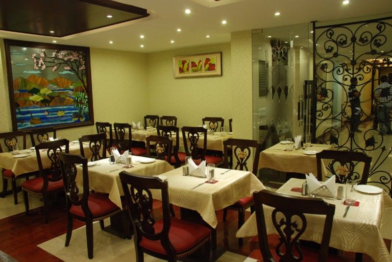 Treebo Tryst Royce New Friends Colony Hotel New Delhi Exterior photo