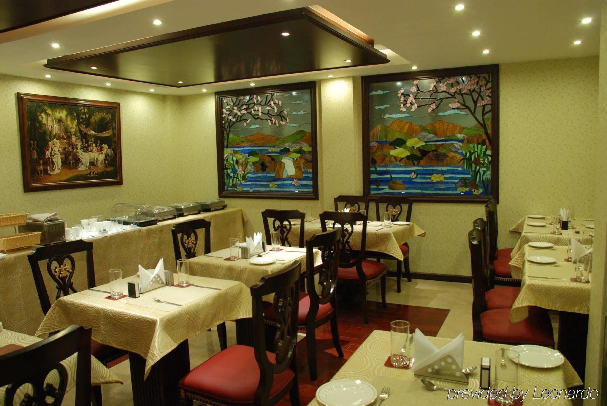 Treebo Tryst Royce New Friends Colony Hotel New Delhi Exterior photo